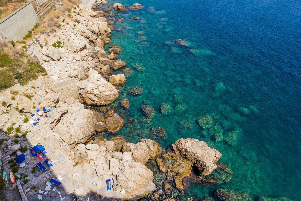 Sea Life - Taormina Apartment ภายนอก รูปภาพ